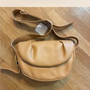 Elegant Tan Leather Shoulder Bag
